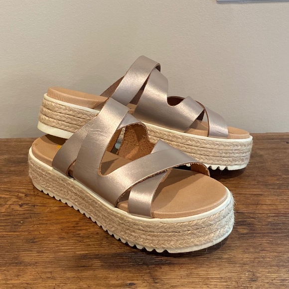 WALKME Rose Gold Platform Sandal - Picture 1 of 7